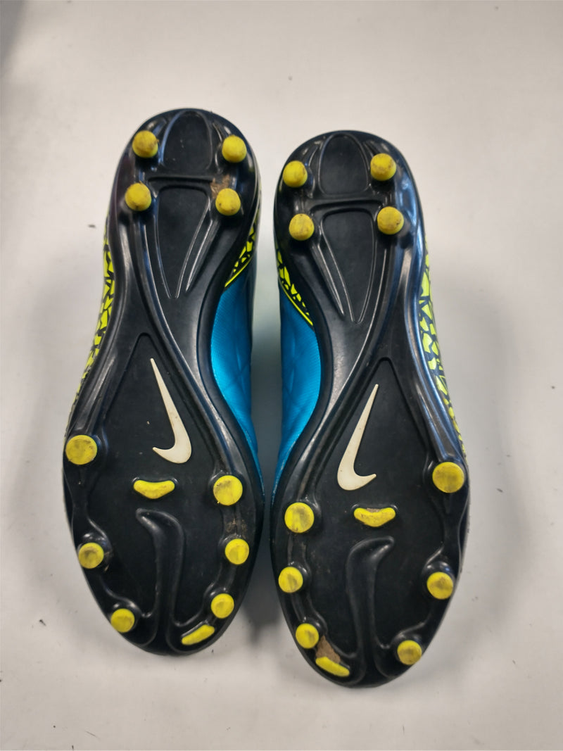 Load image into Gallery viewer, Used Nike Hypervenom Size 7 Soccer Cleats
