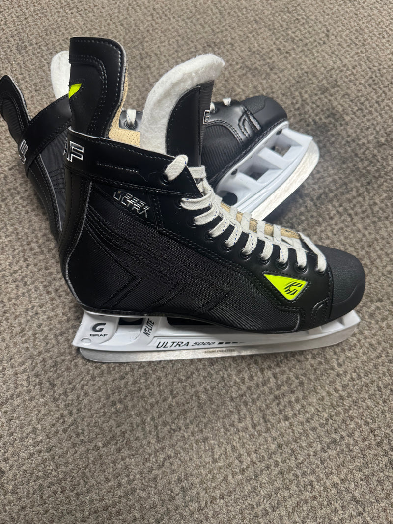 Load image into Gallery viewer, Lightly Used Graf 935s Ultra Hockey Skates
