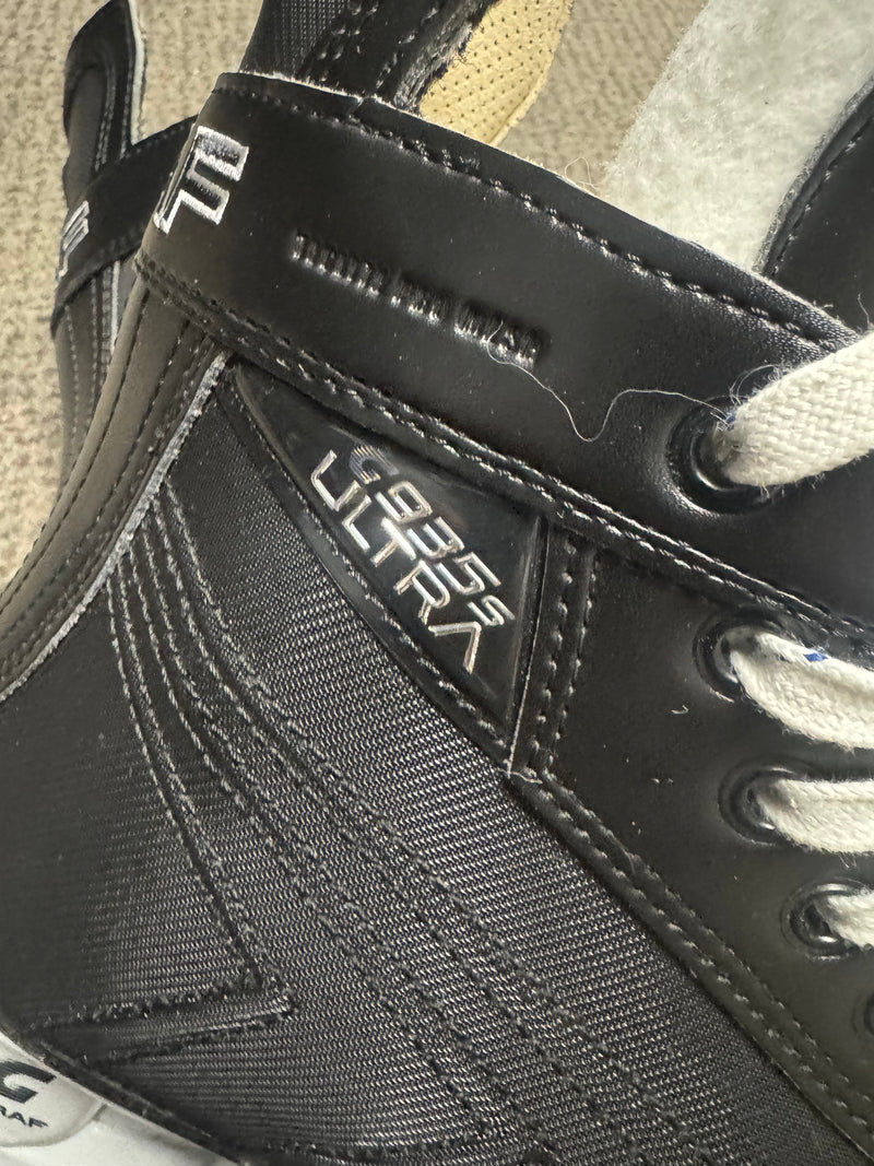 Load image into Gallery viewer, Lightly Used Graf 935s Ultra Hockey Skates
