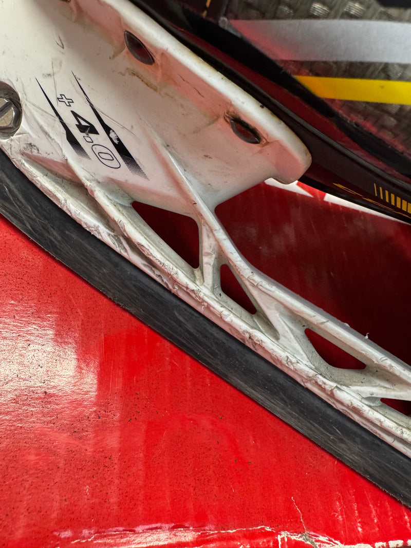 Load image into Gallery viewer, CCM Tacks 9060 Hockey Skates
