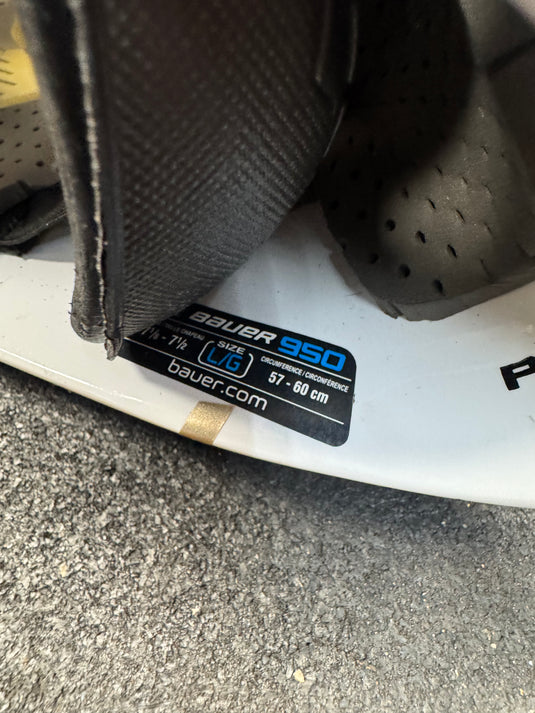 Used Bauer 950 Large Hockey Goalie Mask