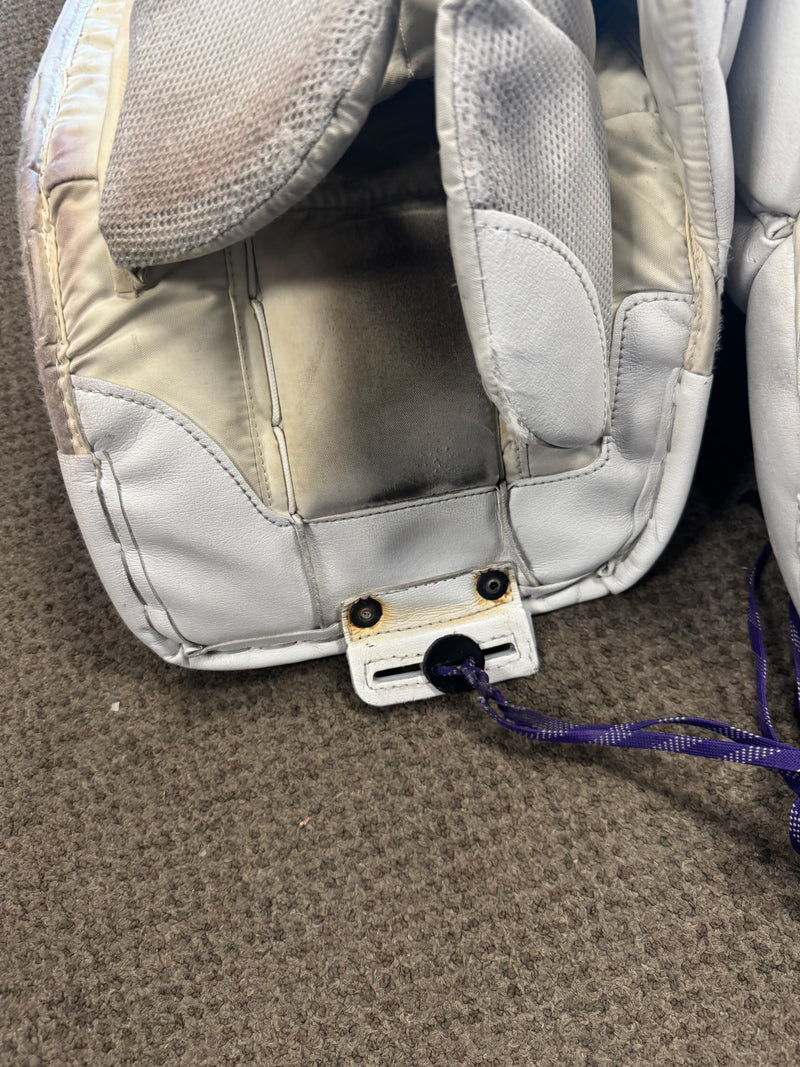 Load image into Gallery viewer, Used Vaughn Velocity V7 Washington Huskies 35 + 1.5" Goalie Leg Pads
