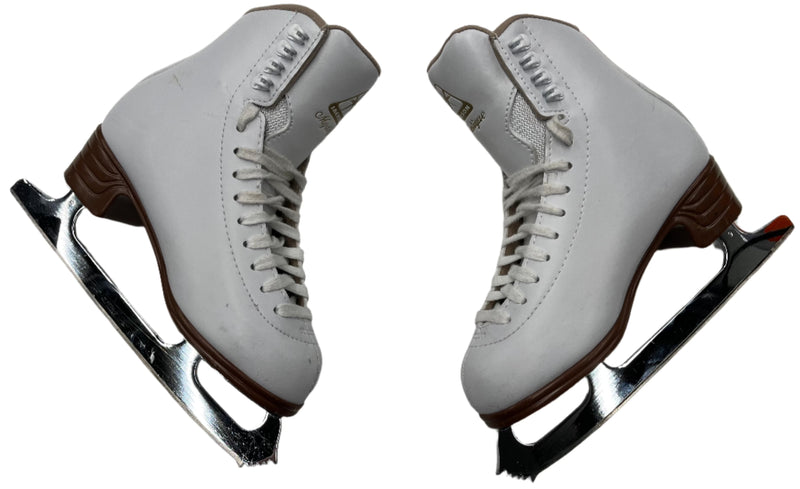 Load image into Gallery viewer, Used Jackson Mystique Size 4 Figure Skates
