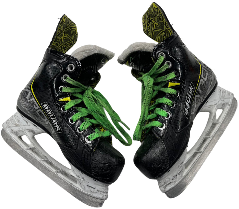 Load image into Gallery viewer, Used Bauer Vapor 3X Youth Size 13.5 Hockey Skates
