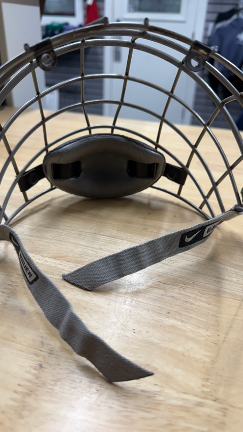 Load image into Gallery viewer, Used Bauer cage
