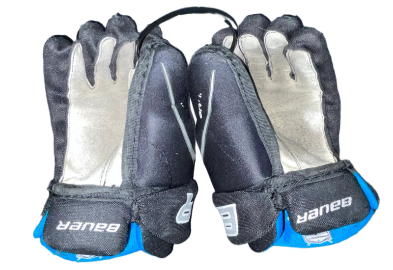 Load image into Gallery viewer, Used Black Bauer Prodigy Yt. 8&quot; Hockey Gloves
