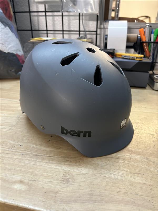 Load image into Gallery viewer, Used Bern Adult Small Grey Ski Helmet
