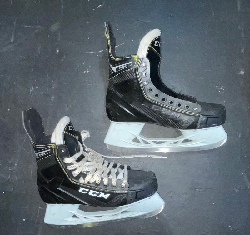 Load image into Gallery viewer, Used CCM Super Tacks 9350 Size 7 Hockey Skates
