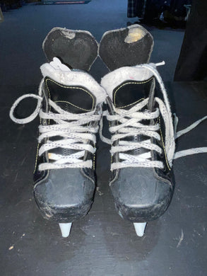 Used CCM 9040 Tacks Size 8 yt.