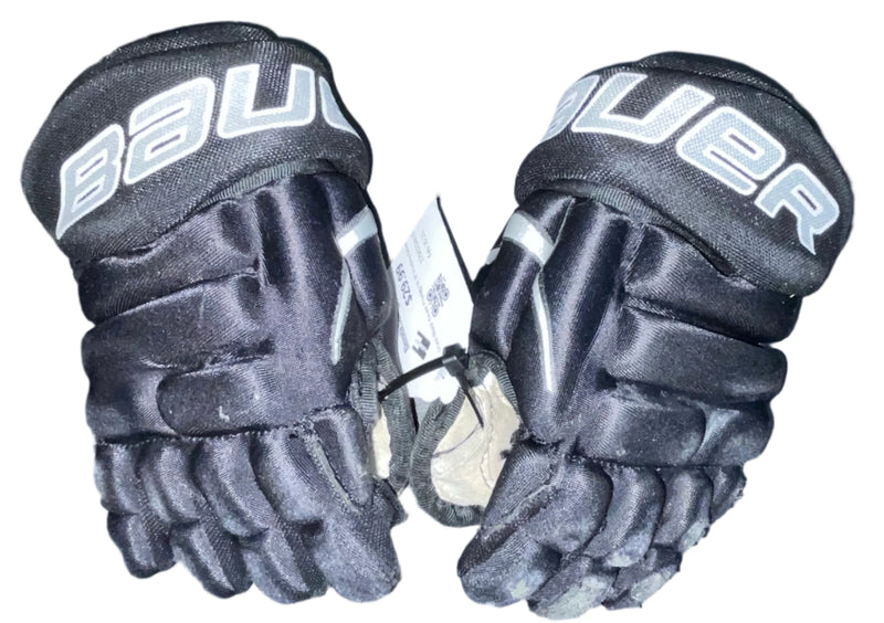 Load image into Gallery viewer, Used Black Bauer Prodigy Yt. 8&quot; Hockey Gloves
