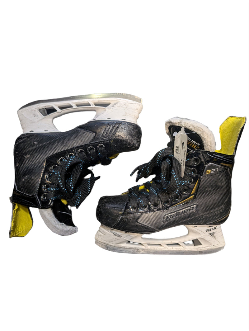 Load image into Gallery viewer, Used Bauer Supreme S27 Size 2.5D Junior Hockey Skates
