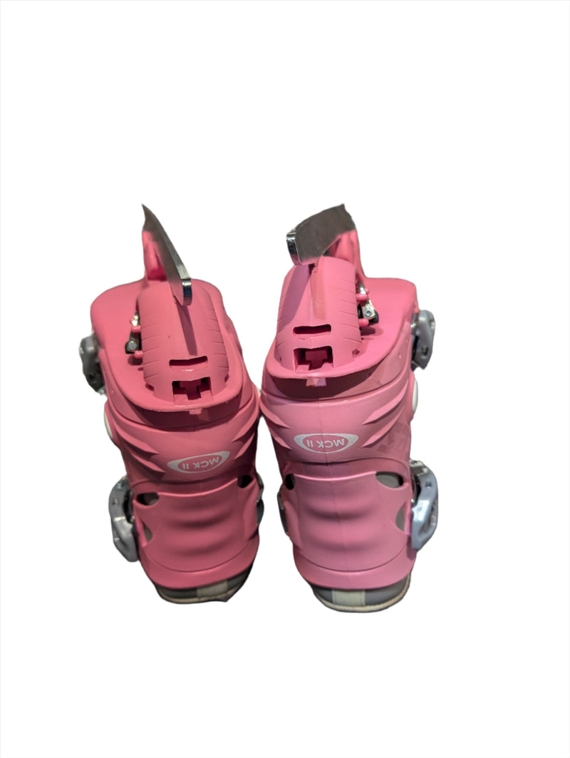 Load image into Gallery viewer, Used Pink Roces MCK II Figure Skates US 9-12 JR
