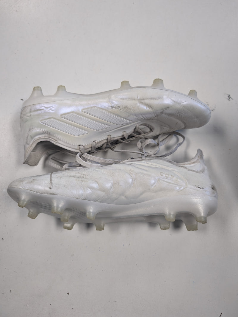 Load image into Gallery viewer, Used Adidas Copa Pure Mens Size 11 Soccer Cleats
