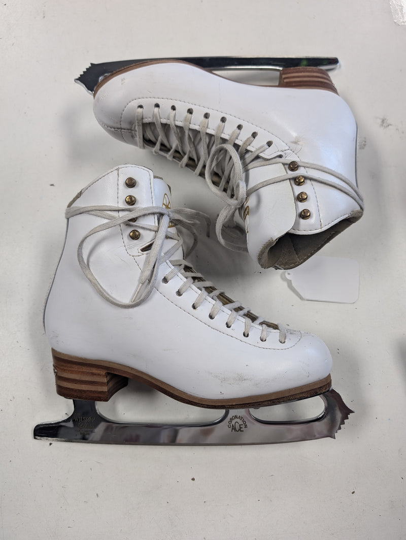 Load image into Gallery viewer, Used Jackson Freestyle Size 5 C Figure Skates
