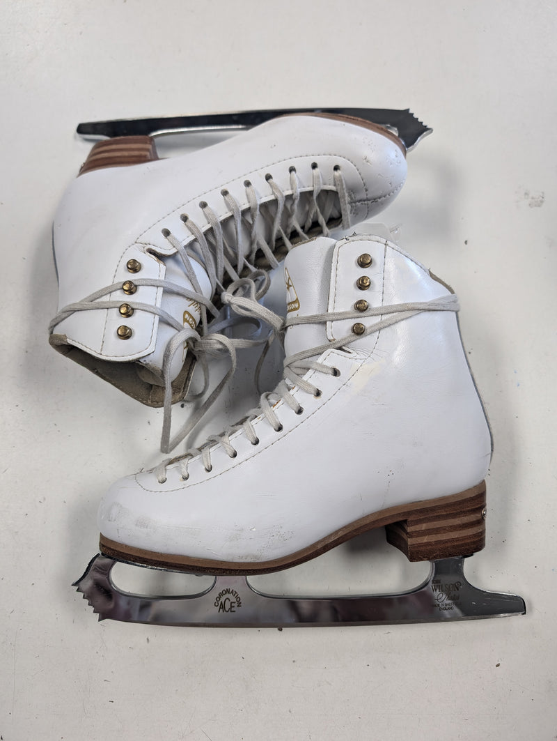 Load image into Gallery viewer, Used Jackson Freestyle Size 5 C Figure Skates
