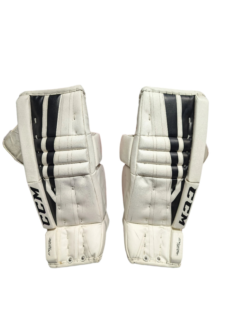 Load image into Gallery viewer, Used CCM E-Flex 760 Junior 26+1&quot; Hockey Goalie Leg Pads
