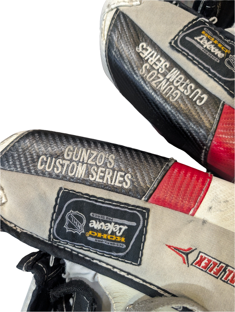 Load image into Gallery viewer, Reebok Premier Series Intermediate 29&quot; 74cm Used Goalie Pads
