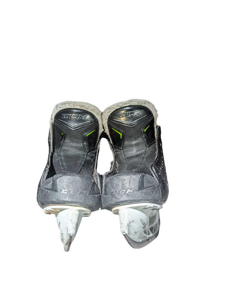 Load image into Gallery viewer, Used CCM Ribcor 76K Size 4.5EE Junior Hockey Skates
