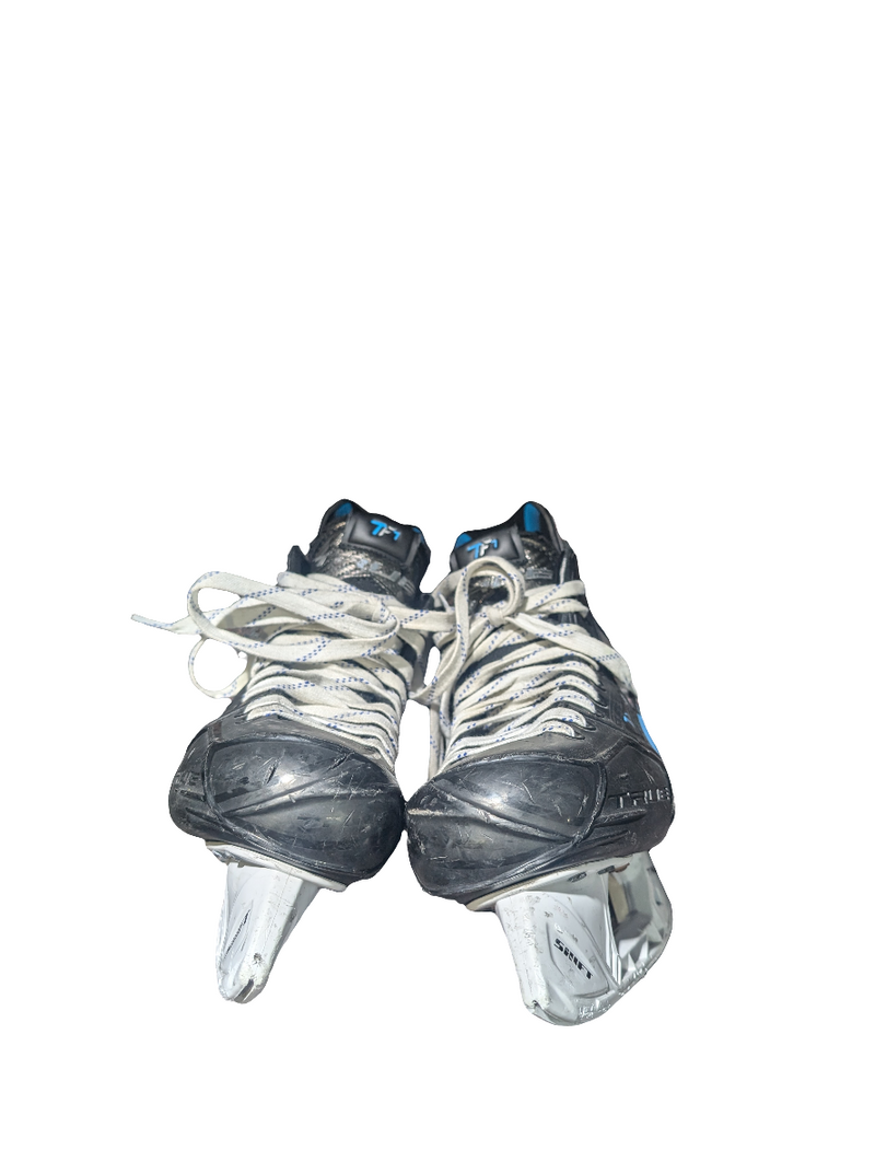 Load image into Gallery viewer, Used True TF7 Size 4.5R Junior Hockey Skates
