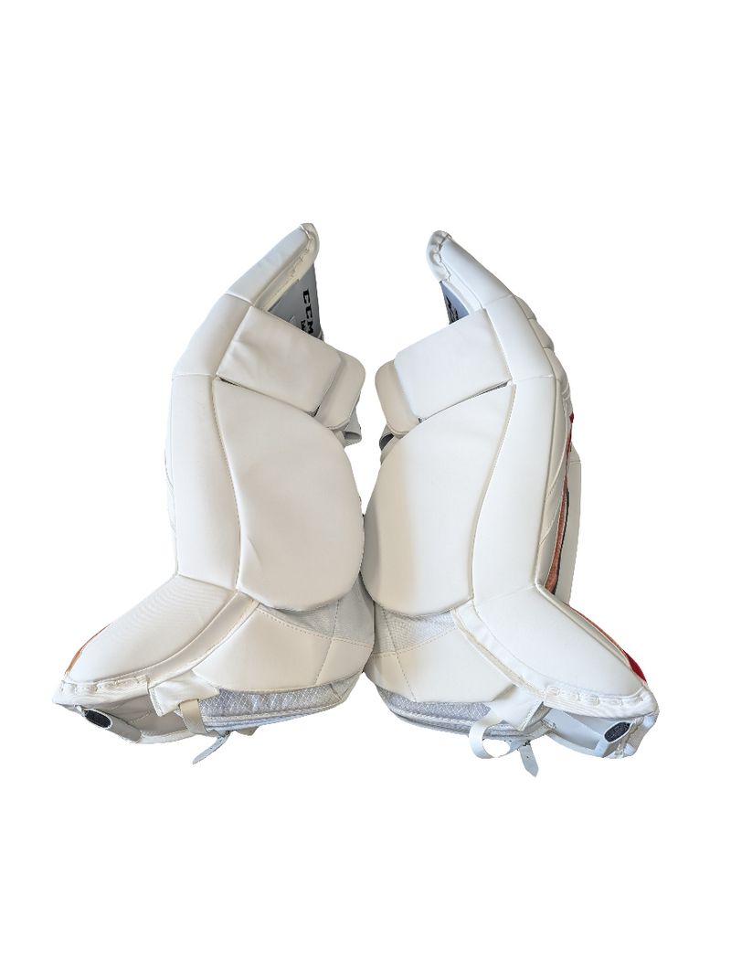 Load image into Gallery viewer, Slightly Used CCM E-Flex E3.9 Intermediate 31+1&quot; Hockey Goalie Leg Pads
