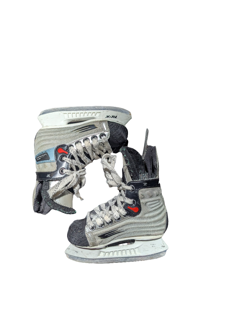 Load image into Gallery viewer, Used Bauer Vapor V Youth Size 10D Hockey Skates
