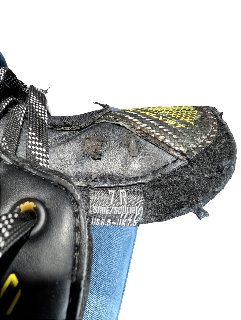 Load image into Gallery viewer, Used True Catalyst 5 Senior Size 7 Regular Hockey Skates

