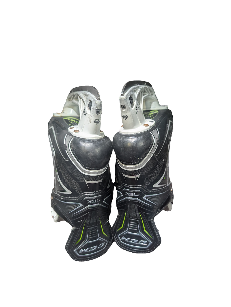 Load image into Gallery viewer, Used CCM Ribcor 76K Size 4.5EE Junior Hockey Skates
