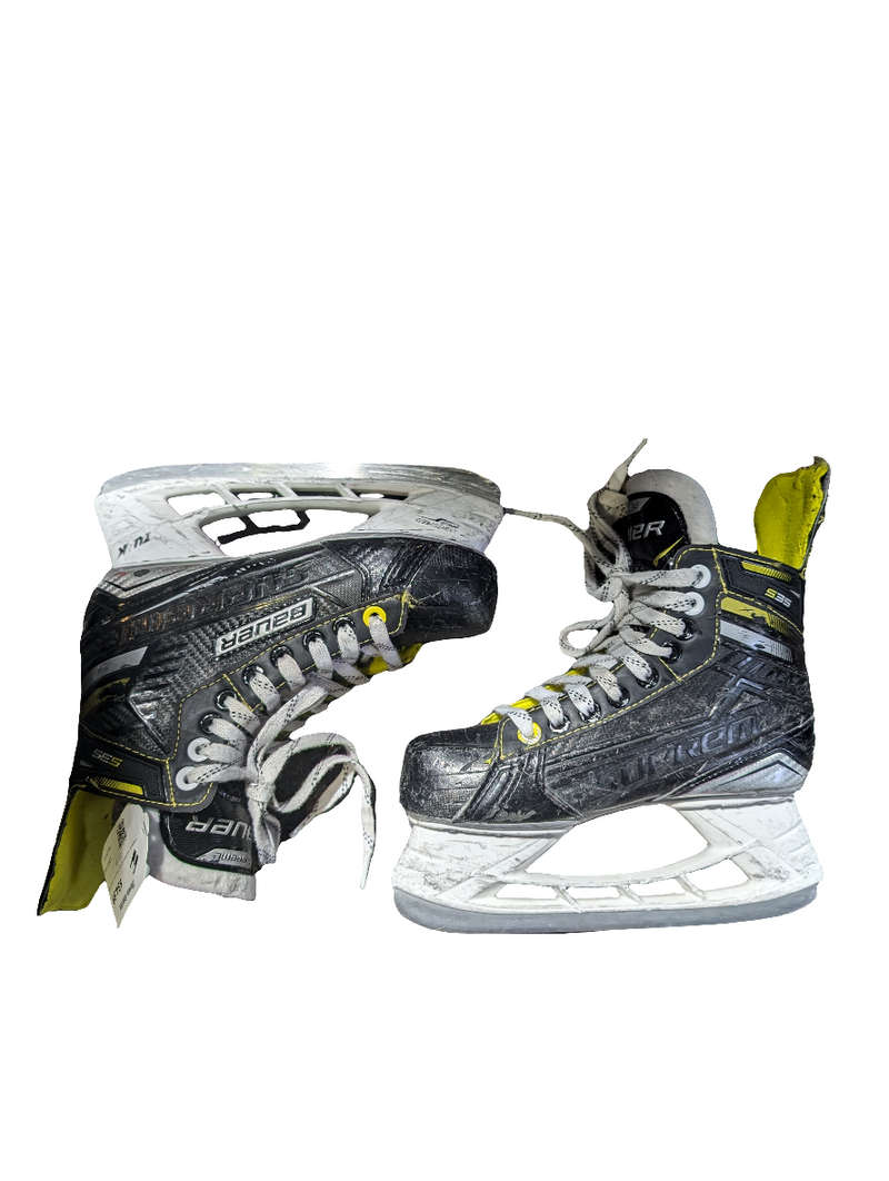 Load image into Gallery viewer, Used Bauer Supreme S35 Size 2.5D Junior Hockey Skates
