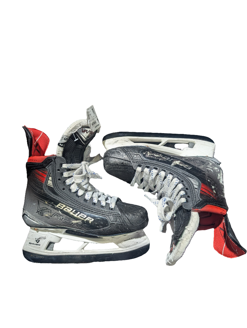 Load image into Gallery viewer, Used Bauer Vapor X5 Pro Size 5 Fit 2 Intermediate Hockey Skates
