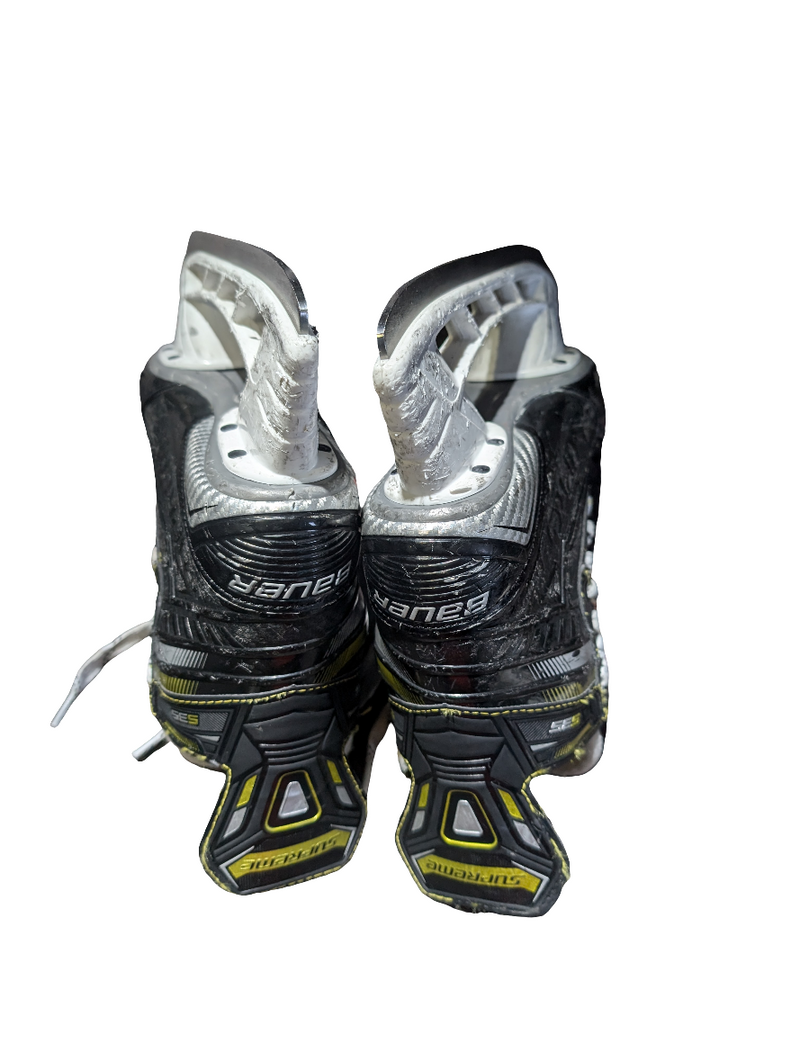 Load image into Gallery viewer, Used Bauer Supreme S35 Size 2.5D Junior Hockey Skates
