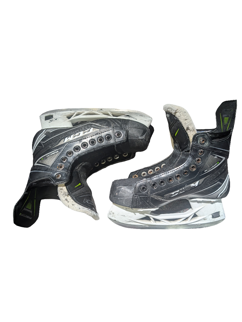 Load image into Gallery viewer, Used CCM Ribcor 76K Size 4.5EE Junior Hockey Skates
