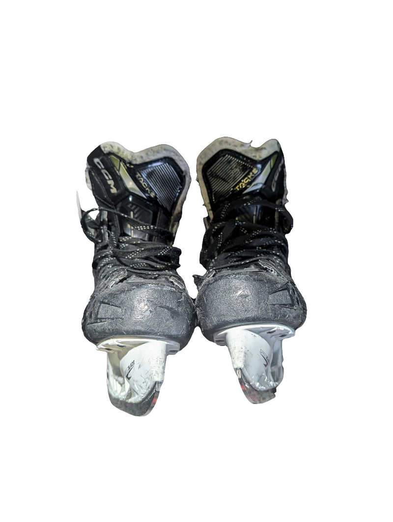 Load image into Gallery viewer, Used CCM Tacks AS-V Size 2.5 Junior Hockey Skates
