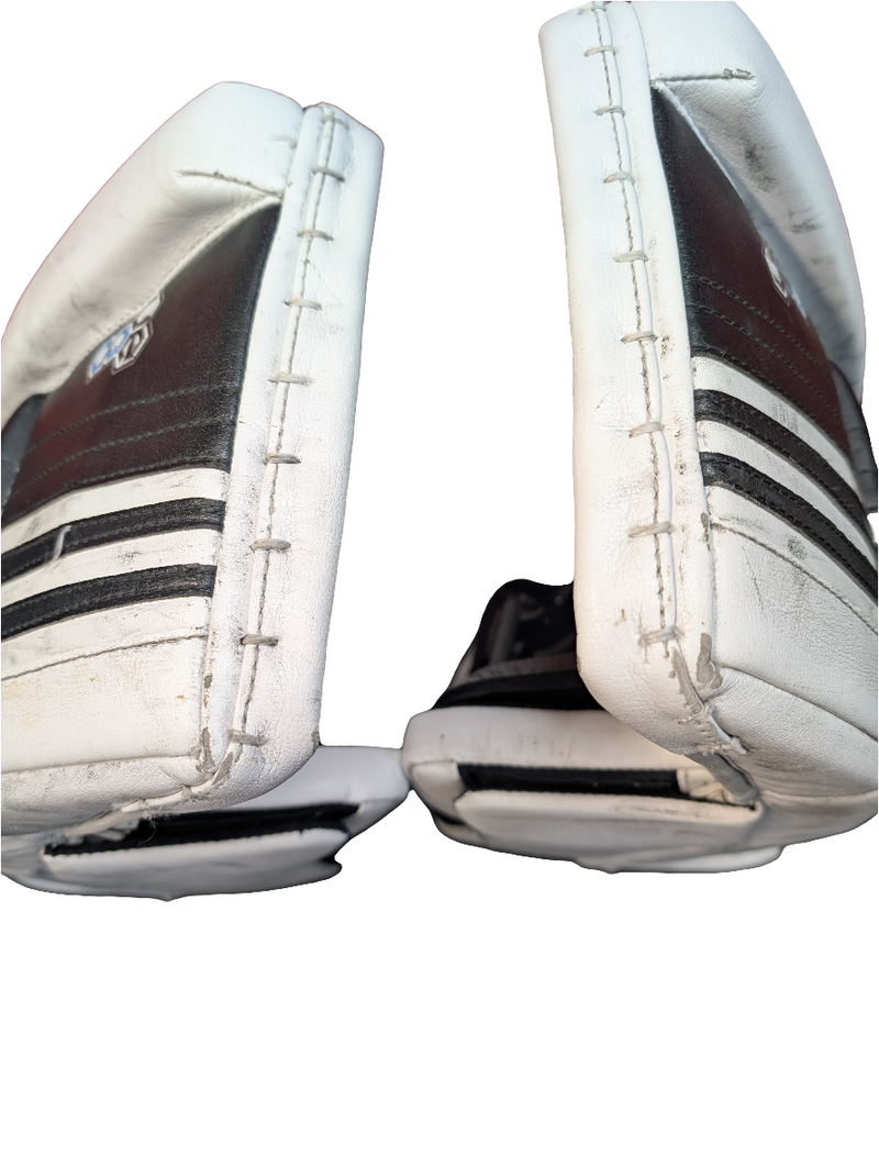 Load image into Gallery viewer, Used Vaughn Velocity VE8 31+2&quot; Intermediate Hockey Goalie Leg Pads
