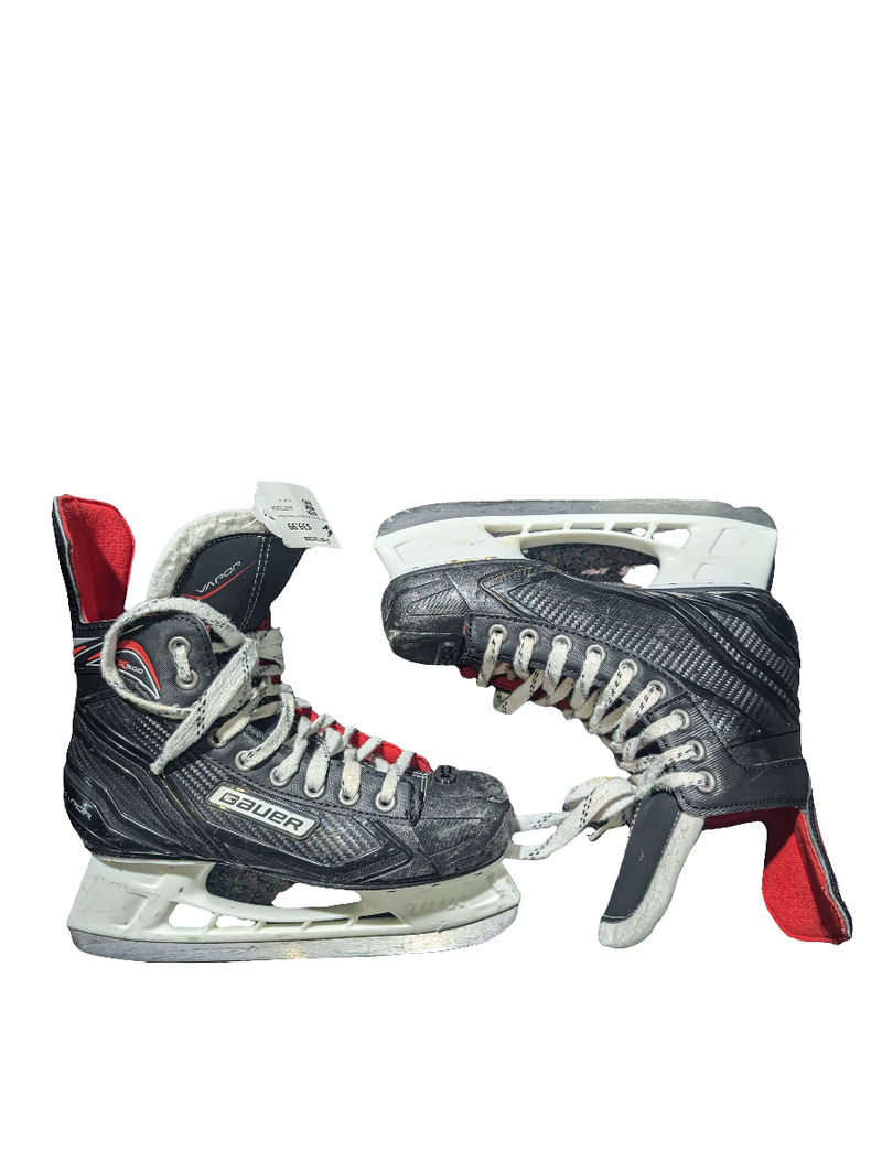 Load image into Gallery viewer, Used Black Bauer Vapor x300 Size 5 Hockey Skates
