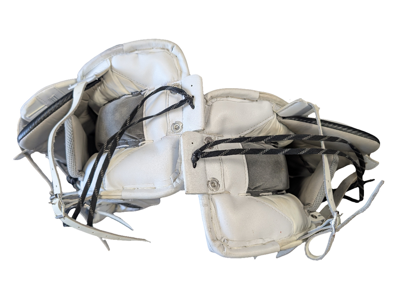 Load image into Gallery viewer, Used Vaughn Ventus LT68 28+2&quot; Junior Hockey Goalie Pads
