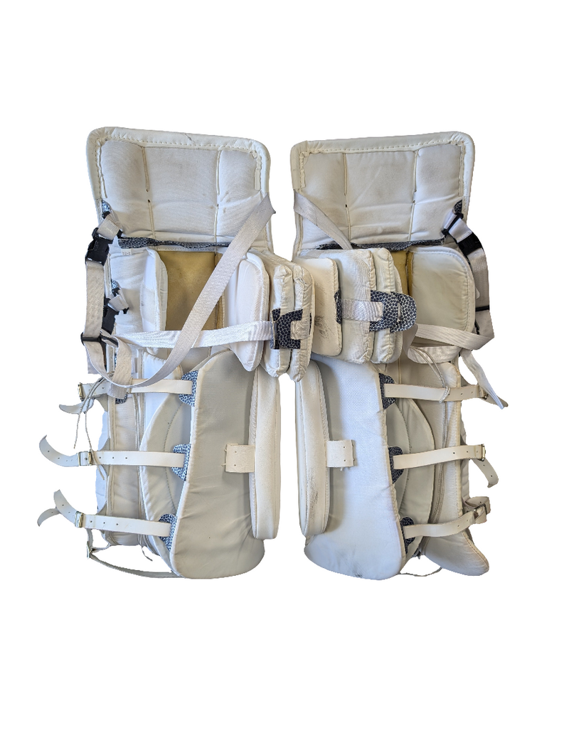 Load image into Gallery viewer, Used Simmons Ultra Light 5 32+2&quot; Senior Hockey Goalie Pads
