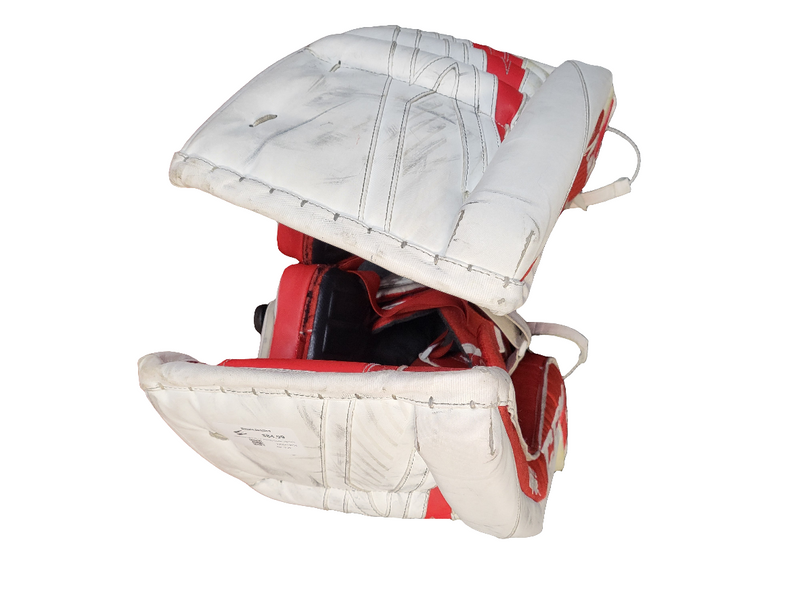 Load image into Gallery viewer, Used CCM E4.9 30 + 1&quot; Hockey Goalie Leg Pads
