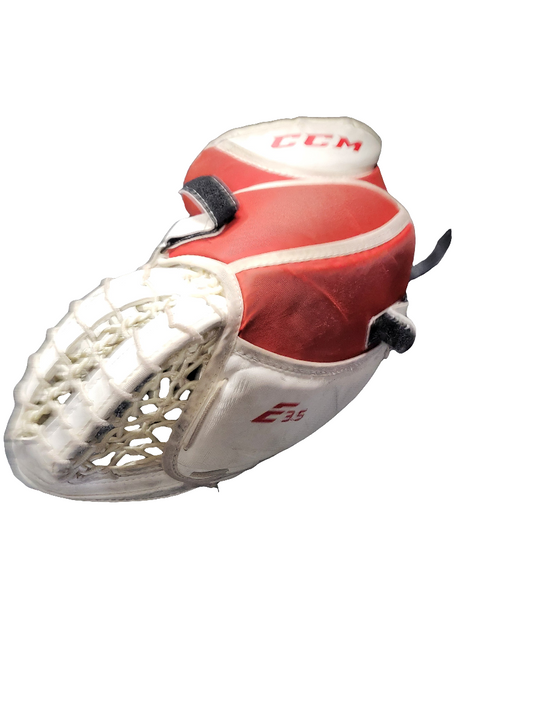 Used CCM E3.5 Jr. Hockey Goalie Glove