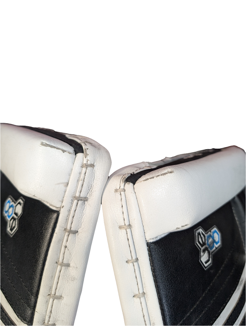 Load image into Gallery viewer, Used Vaughn Velocity VE8 31+2&quot; Intermediate Hockey Goalie Leg Pads
