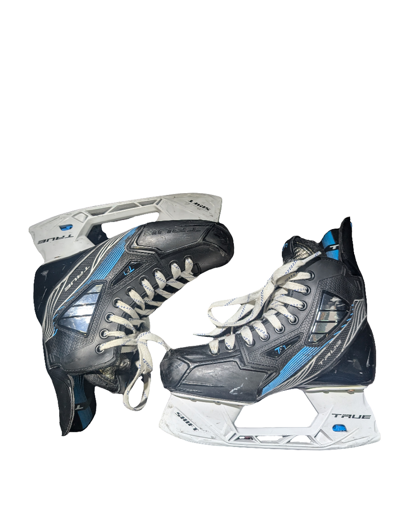 Load image into Gallery viewer, Used True TF7 Size 4.5R Junior Hockey Skates
