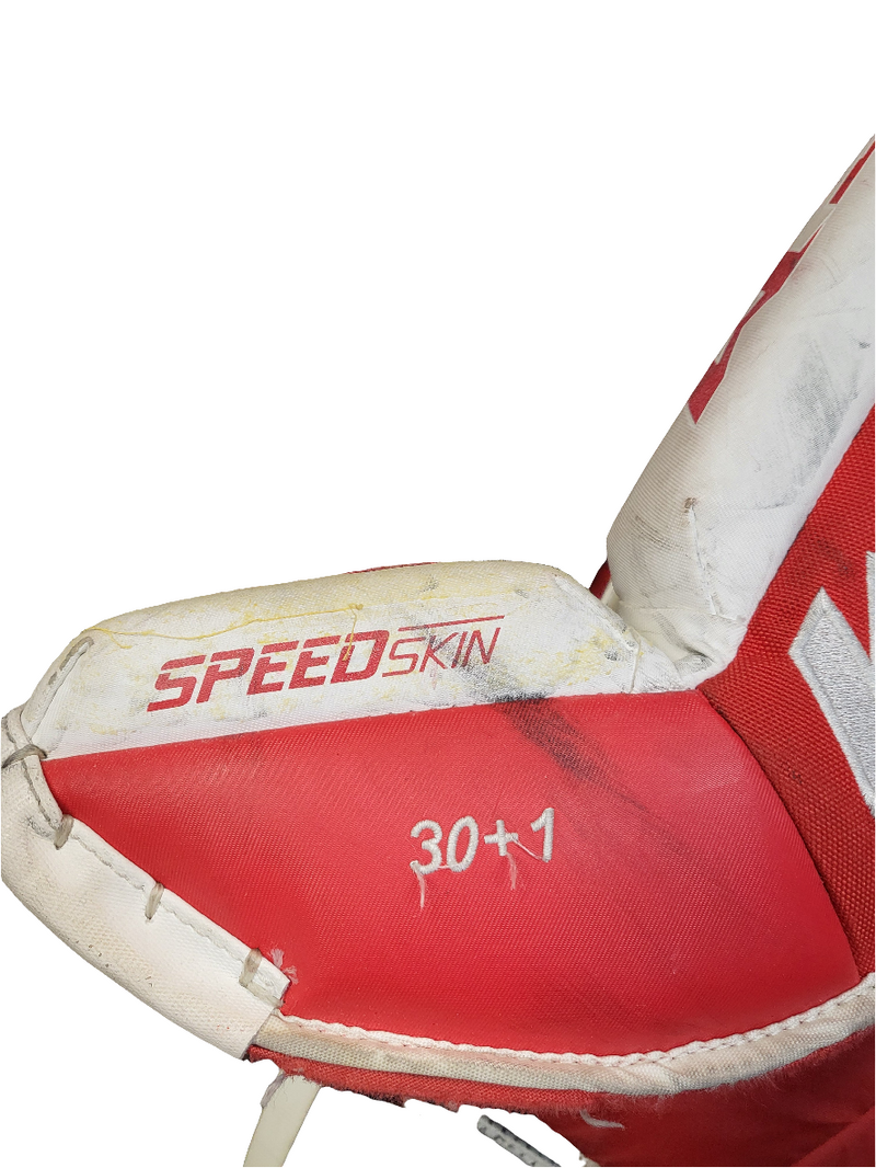 Load image into Gallery viewer, Used CCM E4.9 30 + 1&quot; Hockey Goalie Leg Pads
