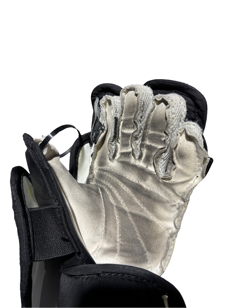 Load image into Gallery viewer, Used Vaughn VE8 Full Right Youth Goalie Blocker
