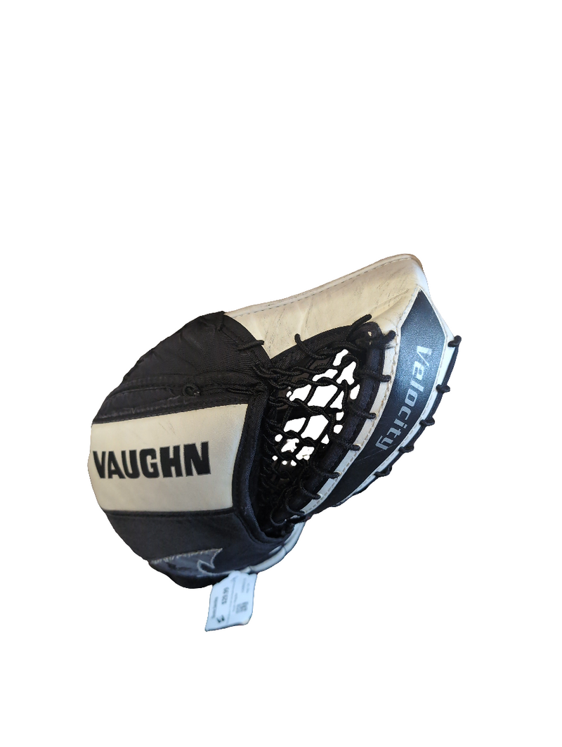 Load image into Gallery viewer, Used Vaughn Velocity V5 7110 Youth Sized Regular Hockey Goalie Glove
