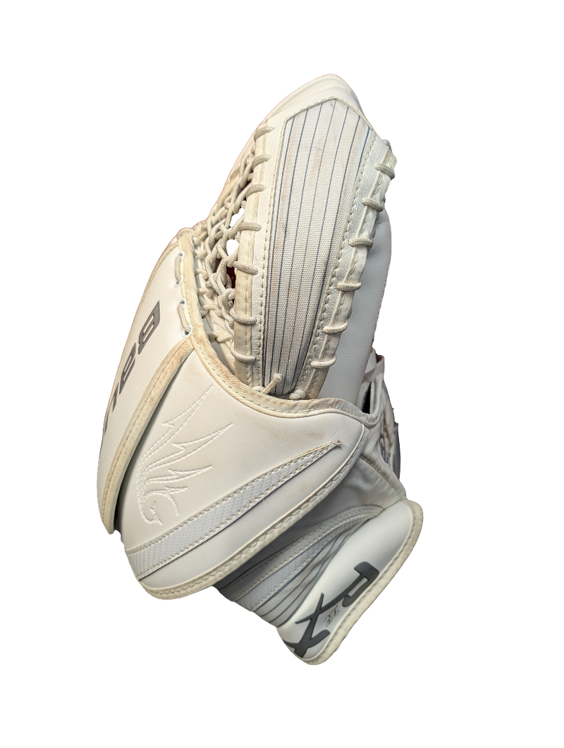 Load image into Gallery viewer, Used Bauer Rx8 Limited edition White Sr Goalie Glove Reg

