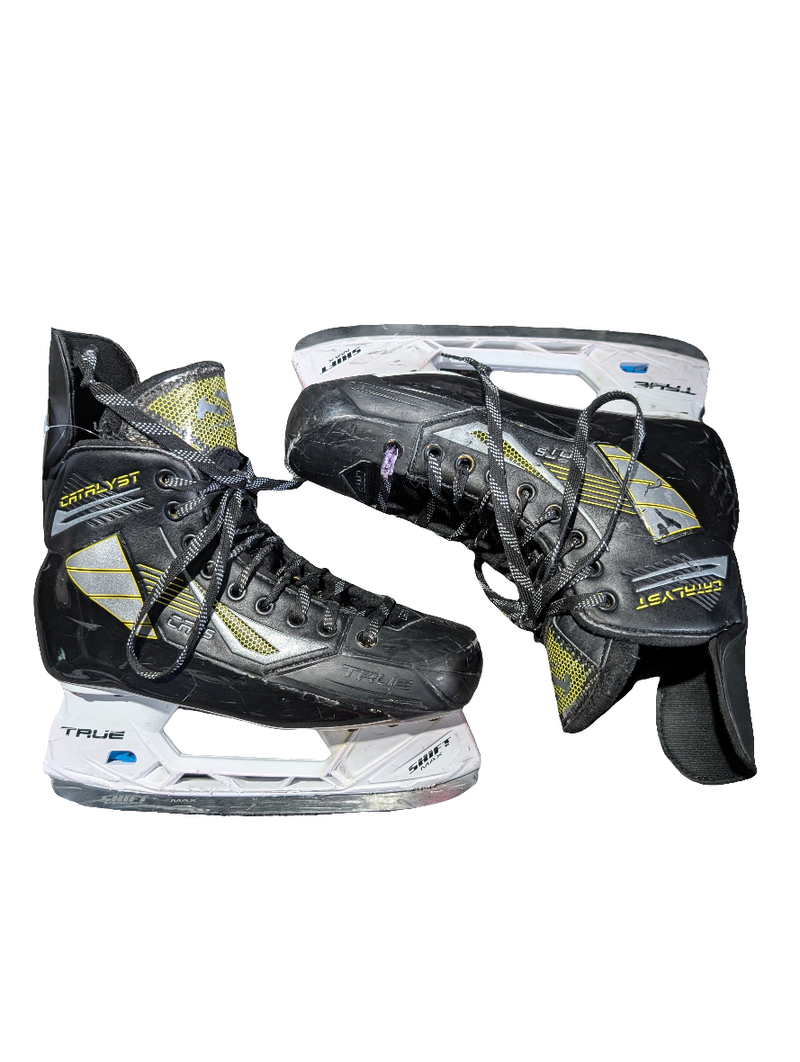 Load image into Gallery viewer, Used True Catalyst 5 Senior Size 7 Regular Hockey Skates
