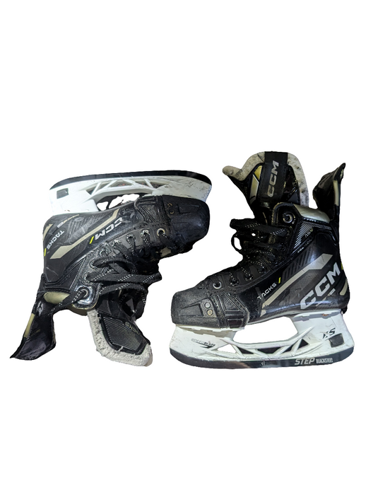 Used CCM Tacks AS-V Size 2.5 Junior Hockey Skates