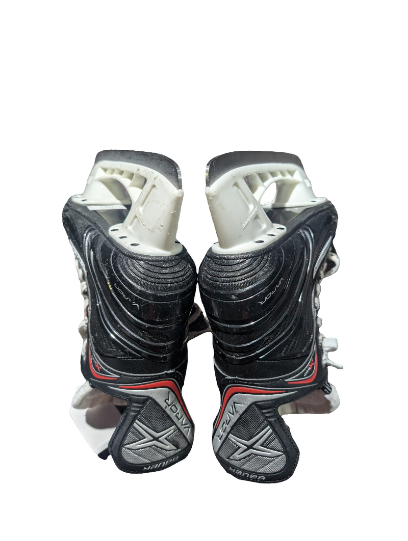 Load image into Gallery viewer, Used Black Bauer Vapor x300 Size 5 Hockey Skates
