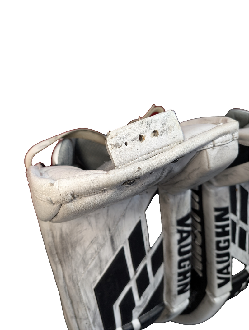 Load image into Gallery viewer, Used Vaughn Velocity VE8 31+2&quot; Intermediate Hockey Goalie Leg Pads
