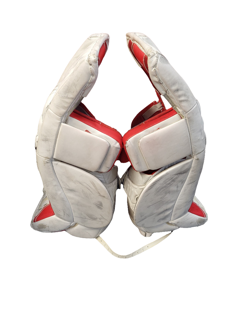 Load image into Gallery viewer, Used CCM E4.9 30 + 1&quot; Hockey Goalie Leg Pads
