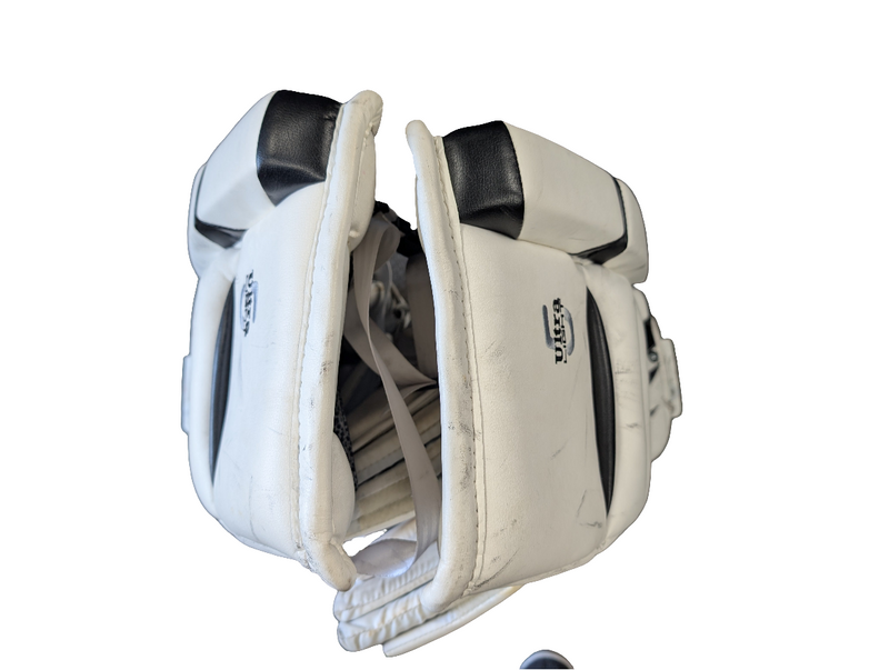 Load image into Gallery viewer, Used Simmons Ultra Light 5 32+2&quot; Senior Hockey Goalie Pads
